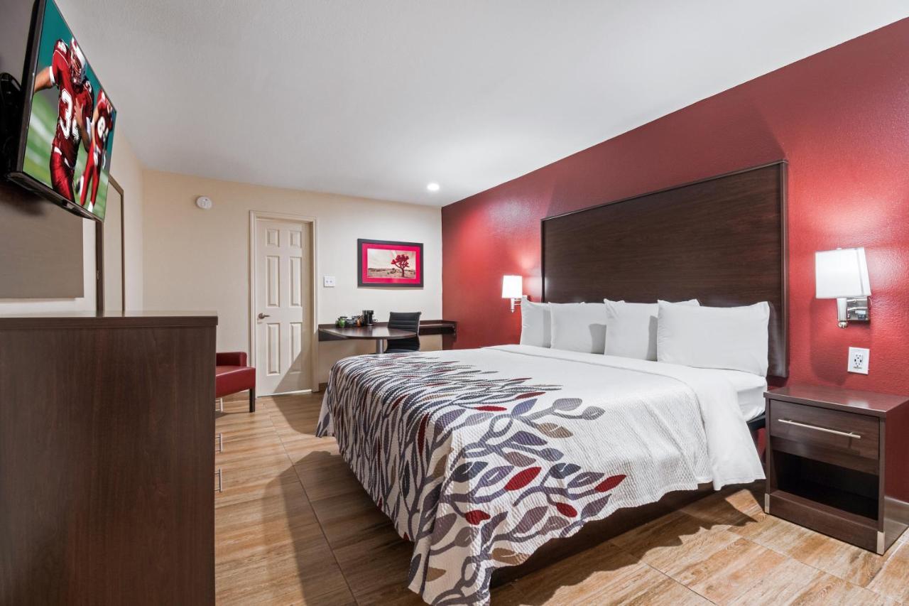 Red Roof Inn Houston - Spring North Экстерьер фото